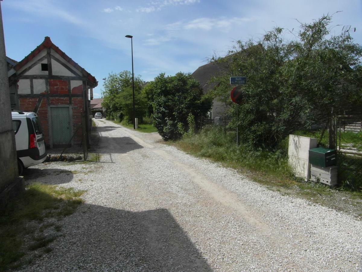 Le Breuil Hotel Piney Bagian luar foto