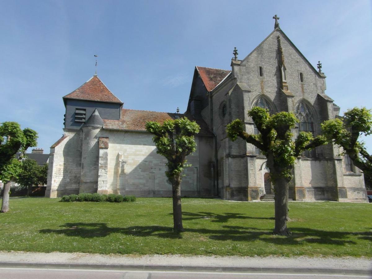 Le Breuil Hotel Piney Bagian luar foto